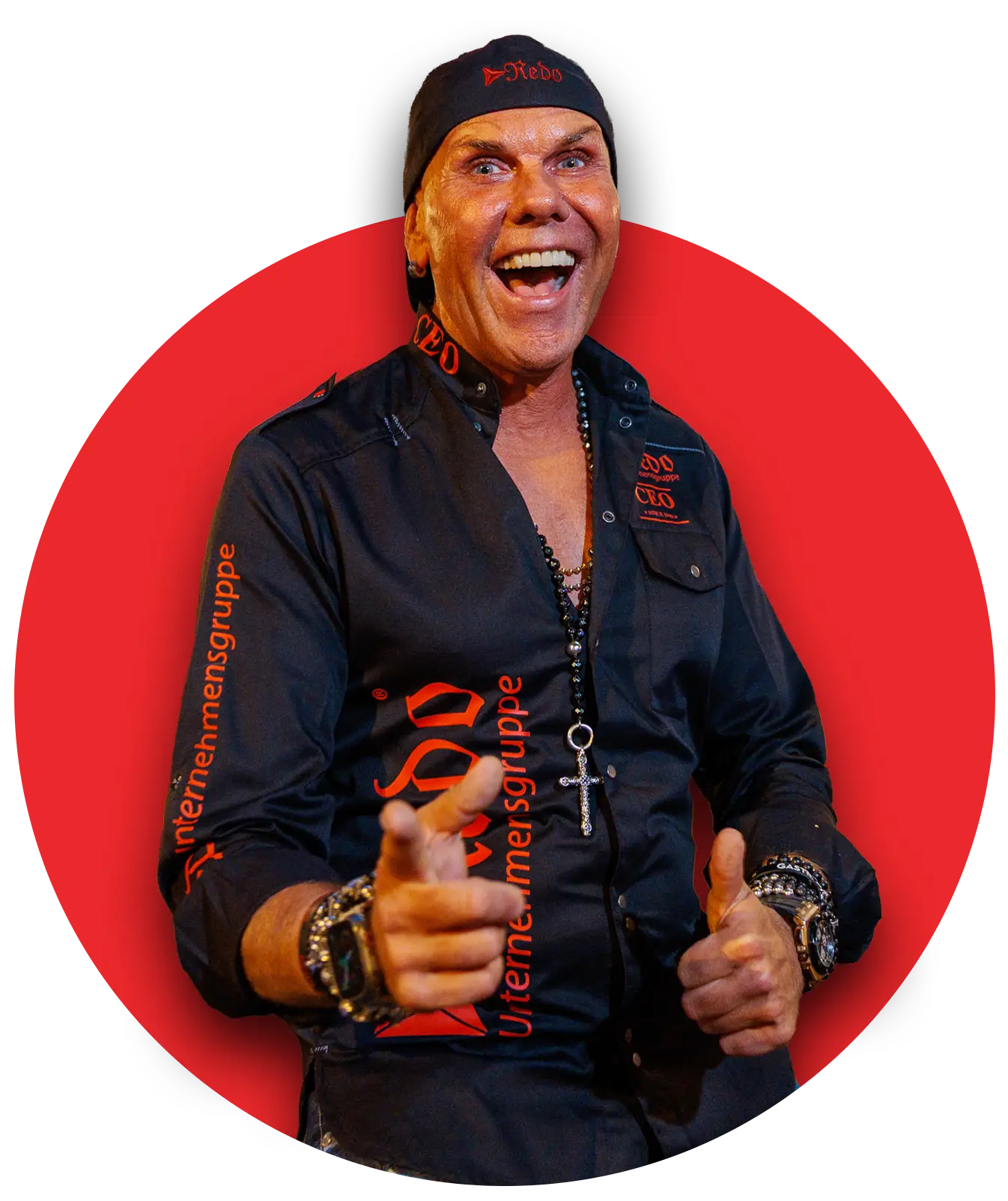 Rene "Redo" Dost zeigt seine typische Geste.